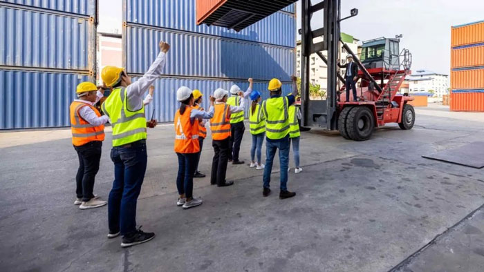 Workers strike at the Port of Hamburg