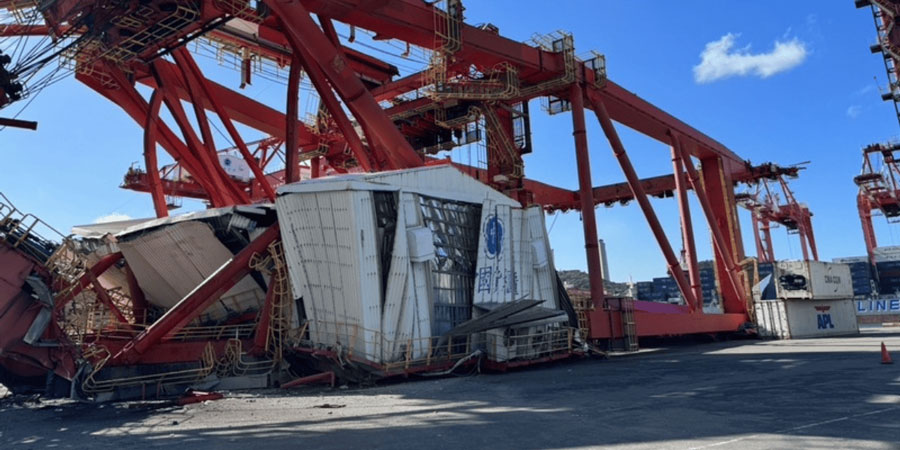 Barge Carrier Knocks Over Gantry Crane at Port of Keelung in Taiwan